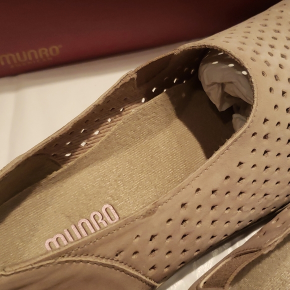 Munro New SKIPPER Nubuck Perforated Sneakers Shoe Comfort Wedge Flats Women's 9W - Picture 17 of 17